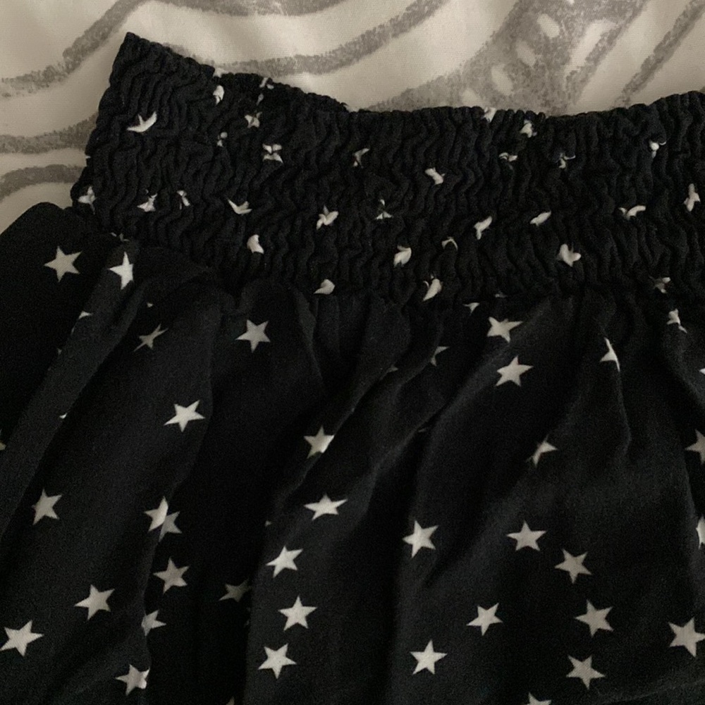 Subdued Ruffle Mini ⭐️ ⭐️ ⭐️ - Picture 2 of 4